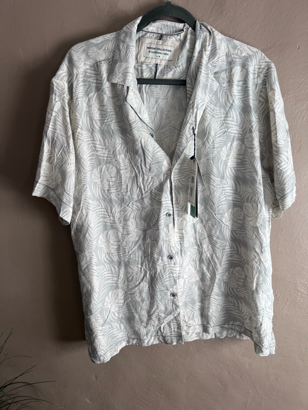 Report Collection Men's Short-Sleeve Leaf Print Shirt in Light Gray